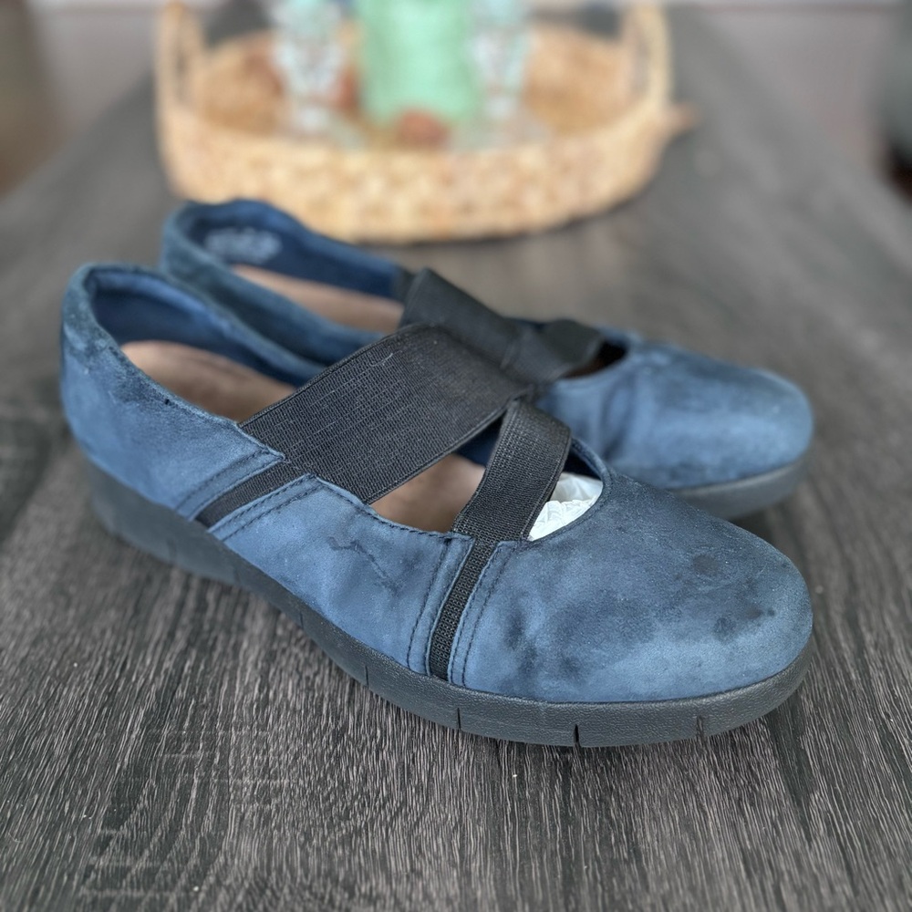 CLARKS Blue Suede Mary Jane Loafers Wedges 8M
